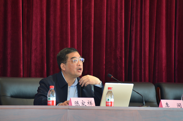 13南京江北新区规划国土部部长陈家祥作大会报告.jpg 13南京江北新区规划国土部部长陈家祥作大会报告.jpg