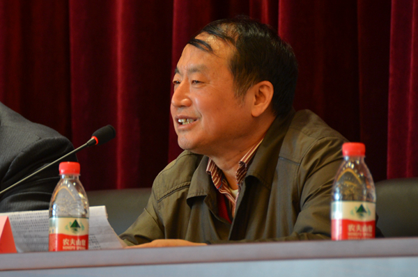 17成人网
张淳教授精彩点评.jpg 17成人网
张淳教授精彩点评.jpg